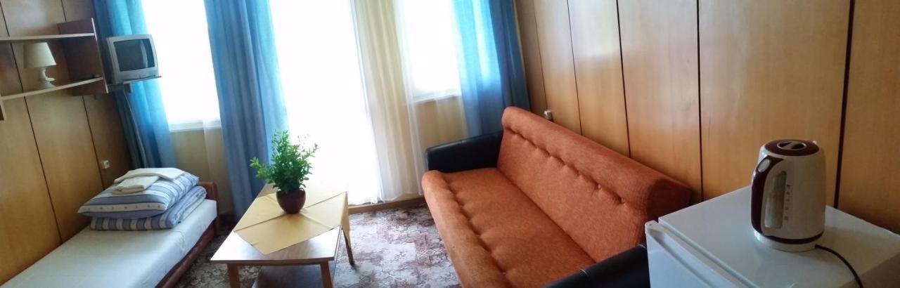 Egm-Lazy Hotel Luaran gambar